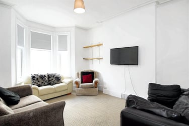 4 bed house, Ashford Road, Mannamead, Plymouth, PL47BL - Image 2